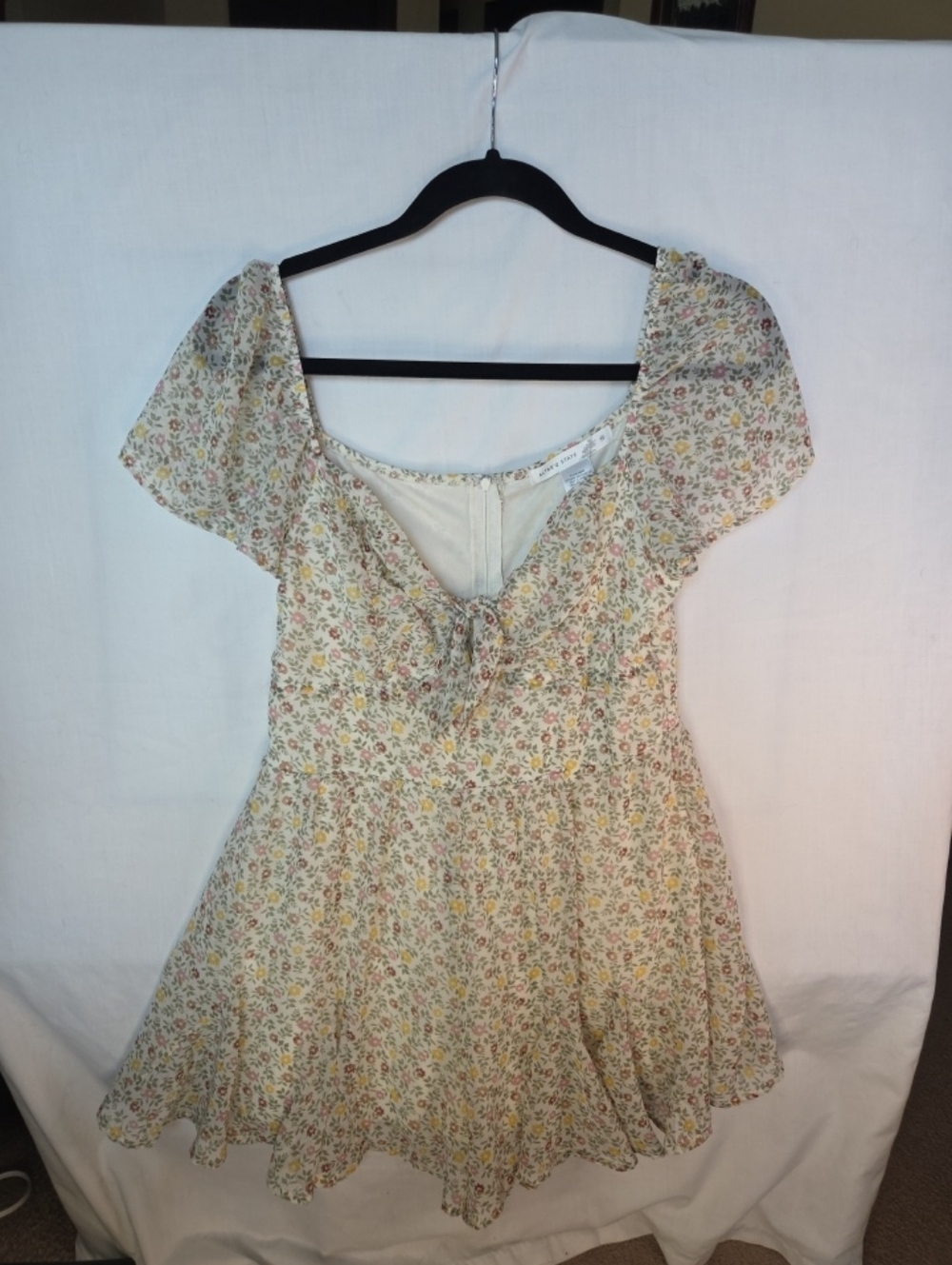 ALTAR'D STATE Floral Lightweight Double Layer Tie Front Romper Size M Boho Chic